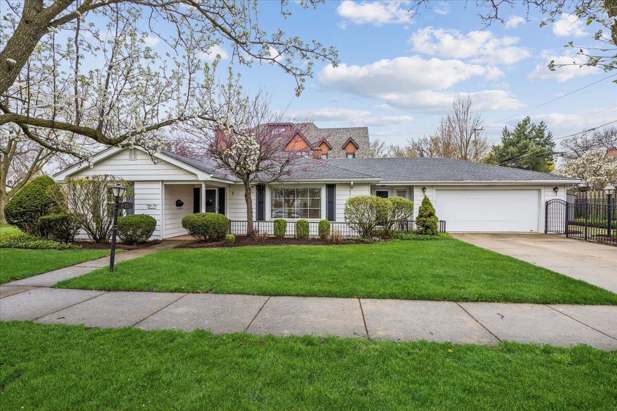 Property Photo:  4100 Ellington Avenue  IL 60558 