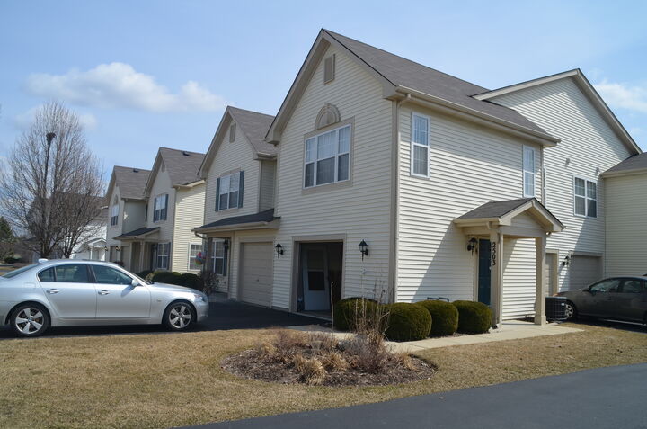 Property Photo:  2503 Dickens Drive 2503  IL 60504 