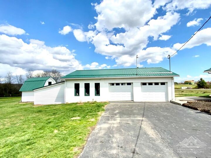 Property Photo: 5921 Hinton Road WV 24712