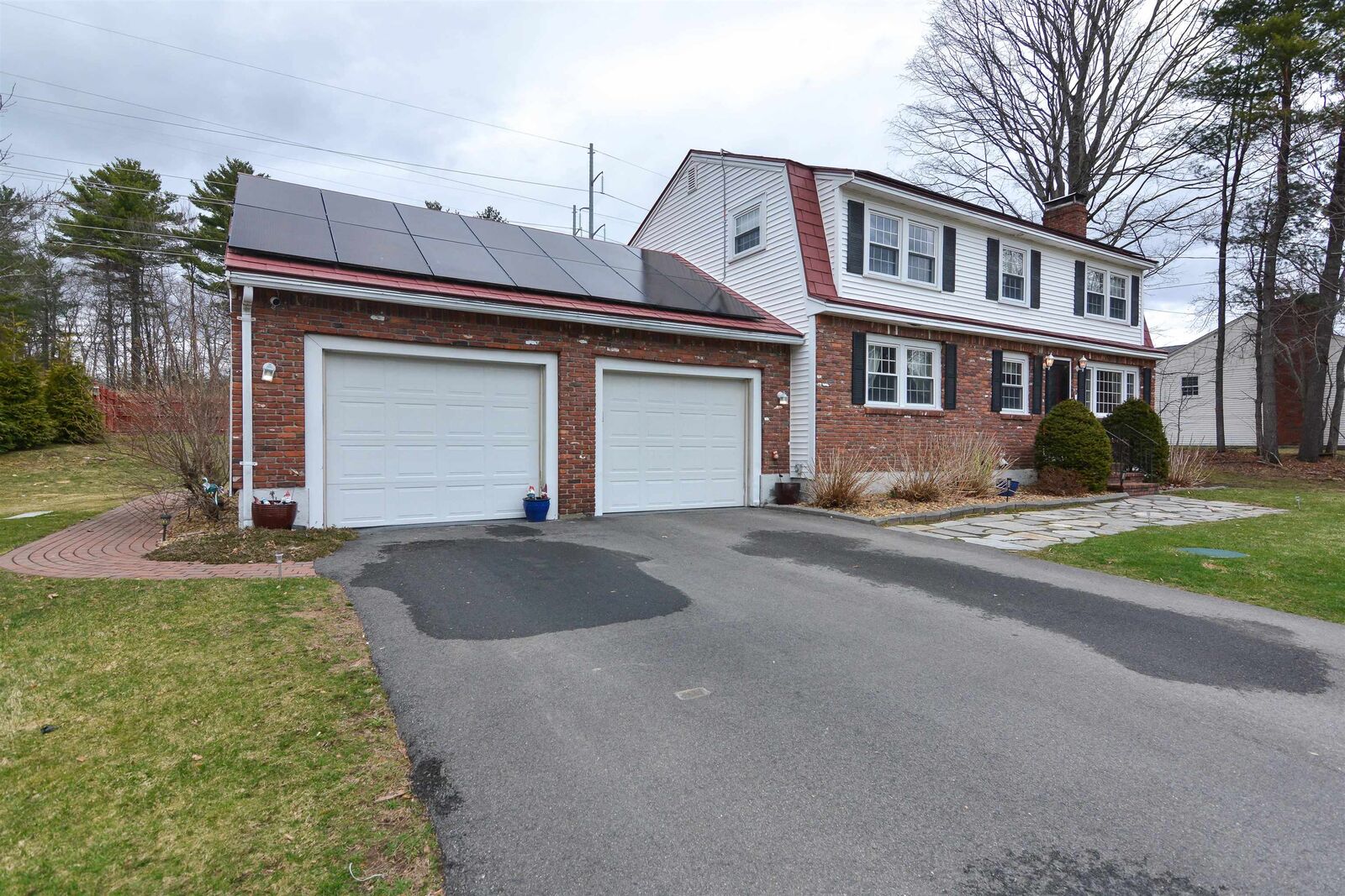 Property Photo:  40 Barkland Drive  NH 03038 