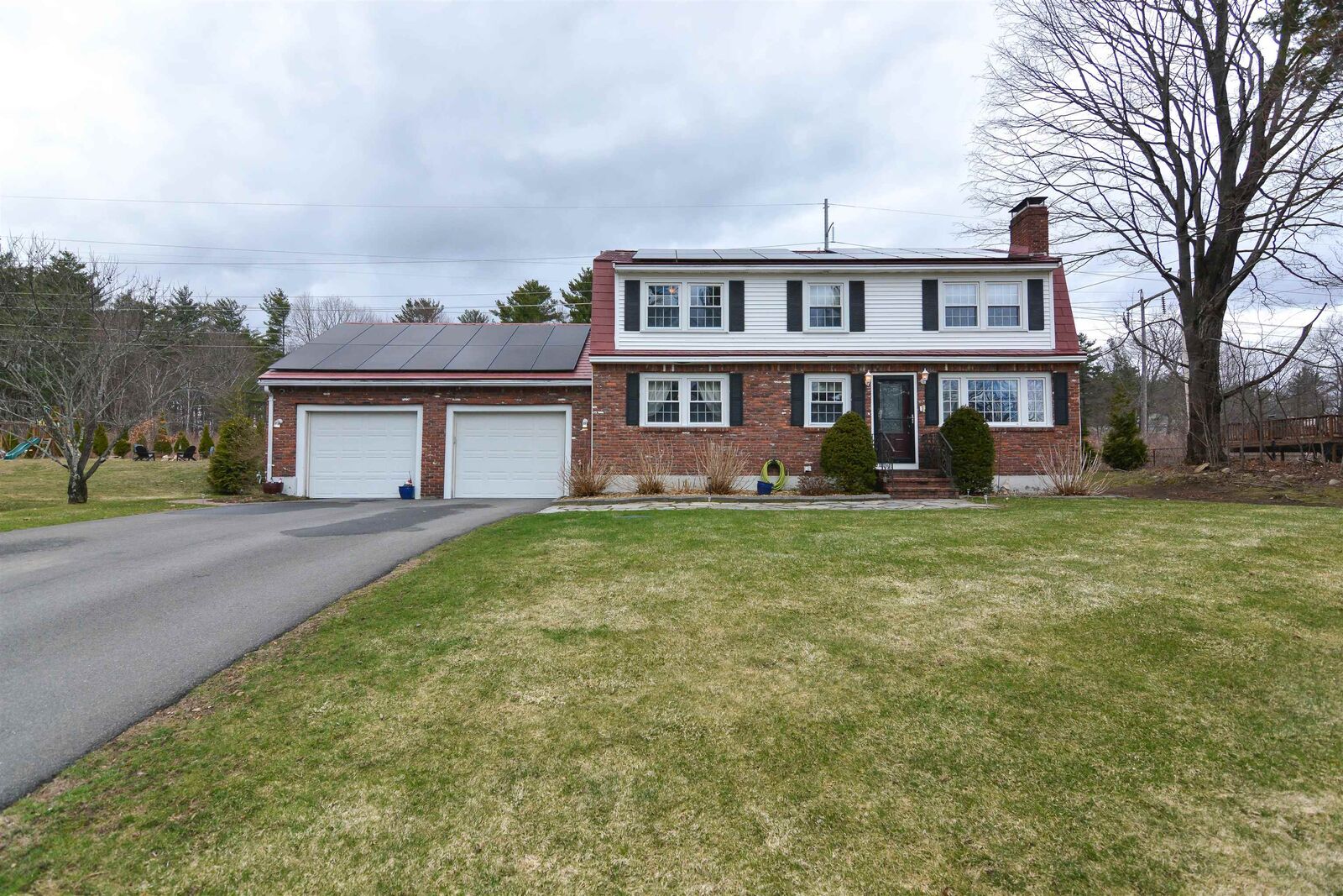 Property Photo:  40 Barkland Drive  NH 03038 