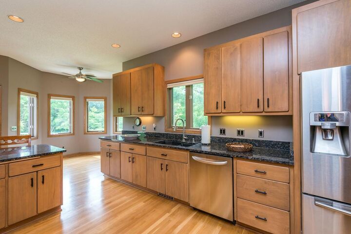 Property Photo: 880 Vineland Court MN 55317