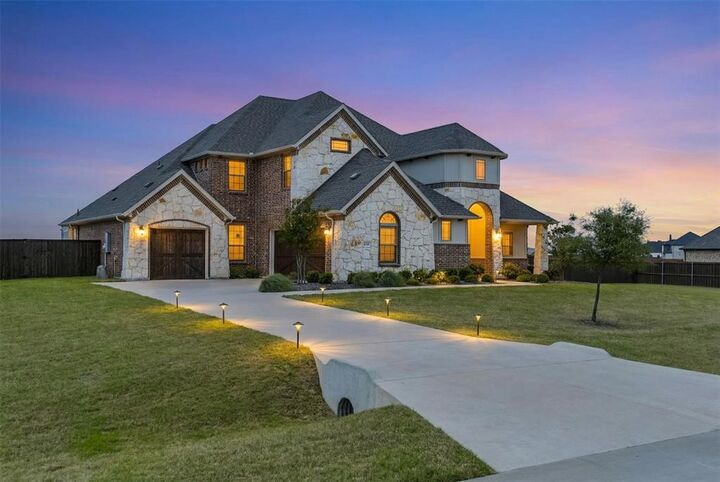 Property Photo: 640 Lakota Parkway TX 75165