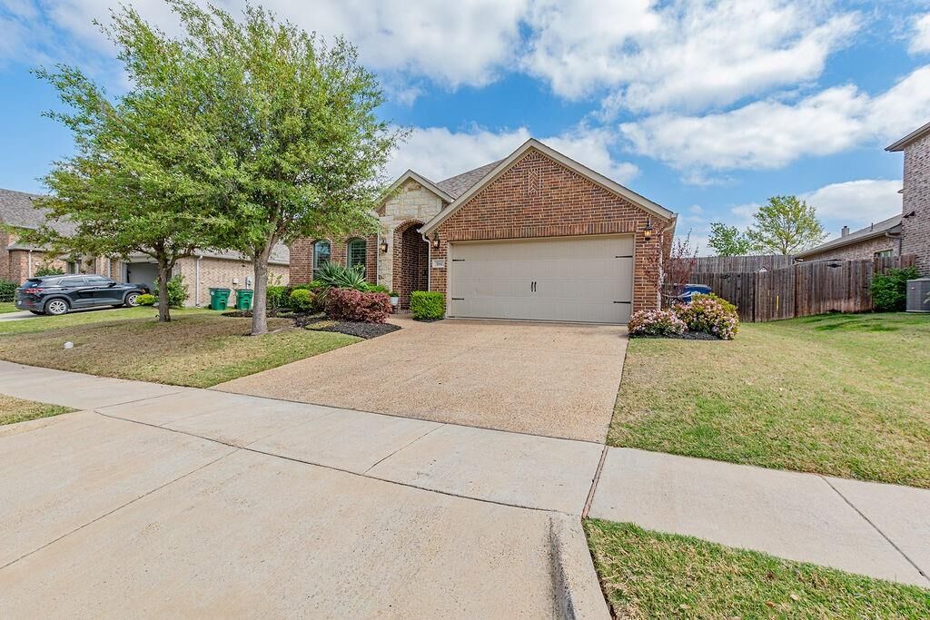 Property Photo: 164 Stevenson Drive TX 75087