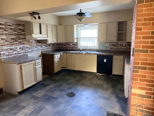 Property Photo:  115 3rd Ave NW  IA 51340 