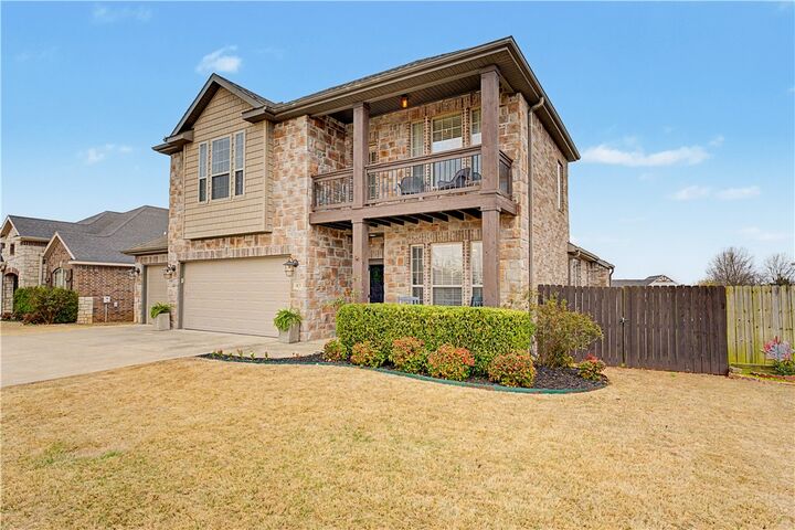 Property Photo:  1425 S Hampton Xing  AR 72718 