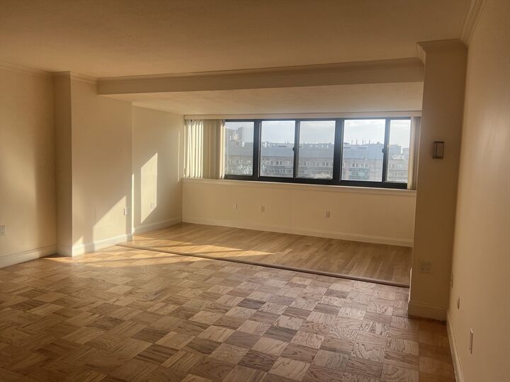 Property Photo: 9 Hawthorne Place 14N MA 02114