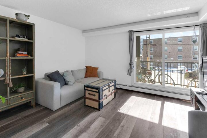Property Photo:  931 2 Avenue NW 204  AB T2N 0E6 