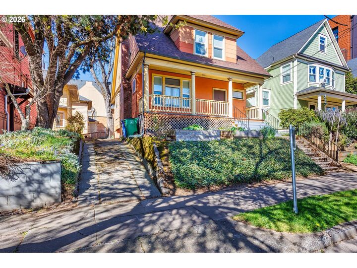 Property Photo:  103 N Monroe St  OR 97227 