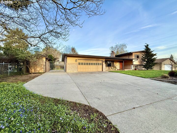 Property Photo:  116 Enid Ave  WA 98661 