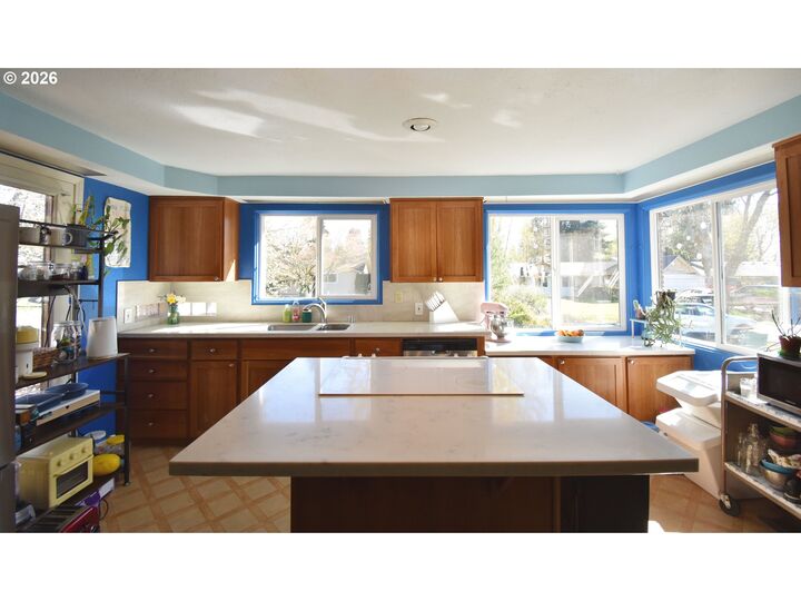 Property Photo:  