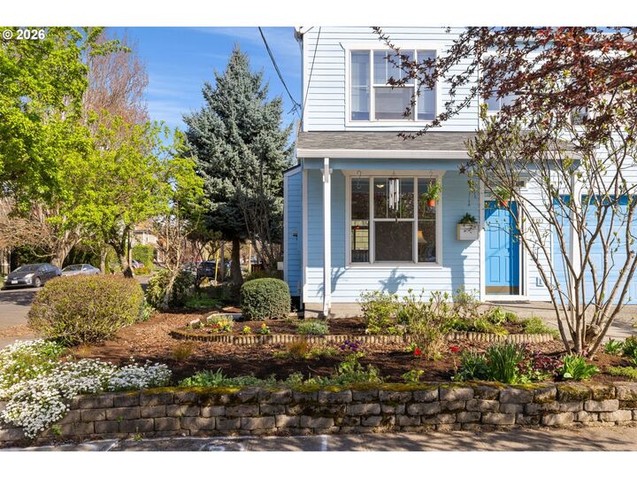 Property Photo:  1703 SE Clinton St  OR 97202 