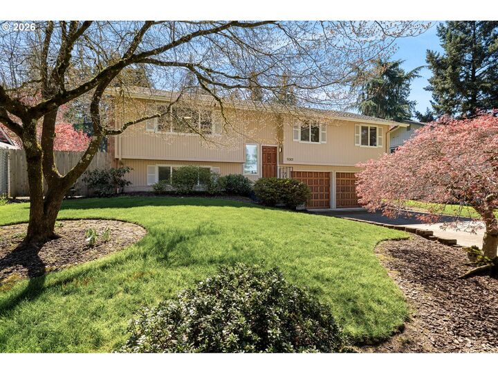 Property Photo:  9301 NE Pinecreek St  WA 98664 