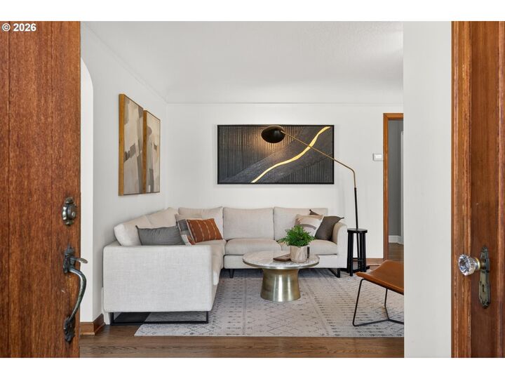 Property Photo:  615 E 31st St  WA 98663 