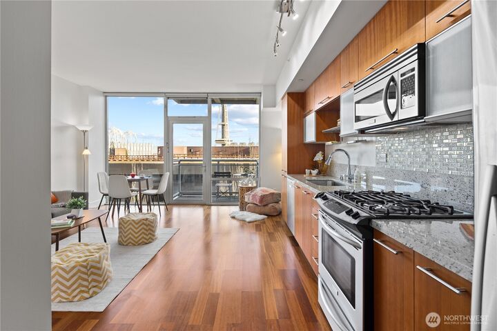 Property Photo:  2911  2nd Avenue 810  WA 98121 