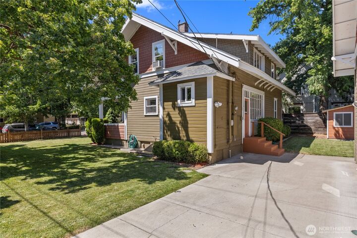 Property Photo:  804 N C Street  WA 98926 