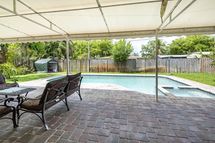 Property Photo:  510 S 58th Court  FL 33023 