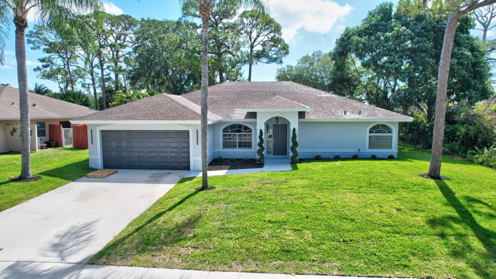 Property Photo:  915 Sunflower Avenue  FL 33445 