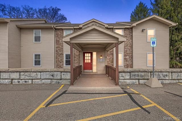 Property Photo:  5080 Harbor Oak  MI 48329 