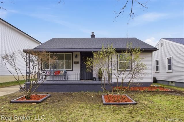 Property Photo:  1714 E Hayes Avenue  MI 48030 