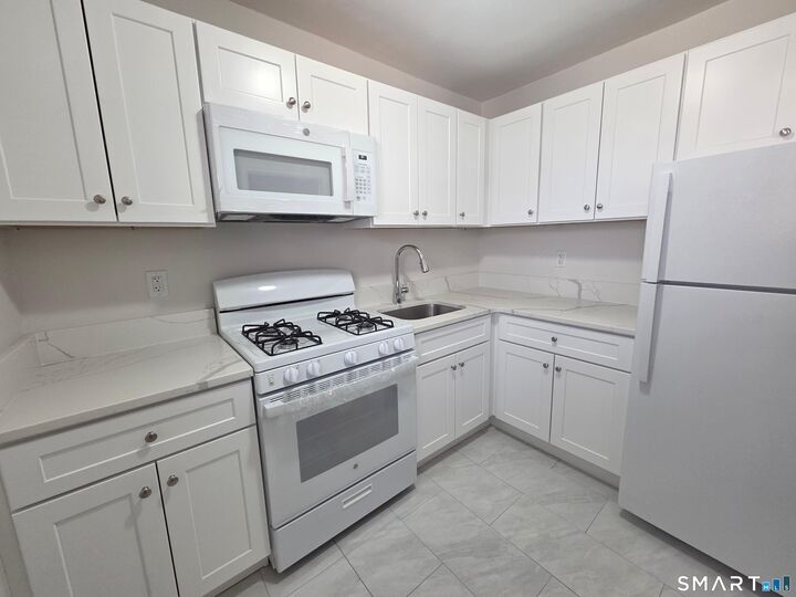Property Photo: 444 Bedford Street 6J CT 06901