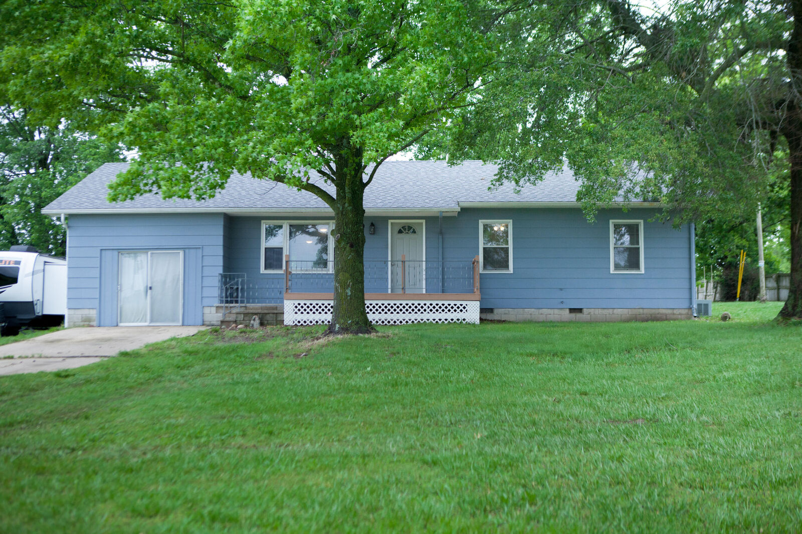 Property Photo: 18627 Farm Rd 1075 MO 65647