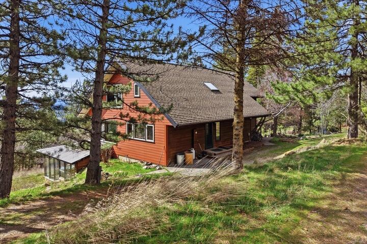 Property Photo: 6304 E Custer Ln WA 99223