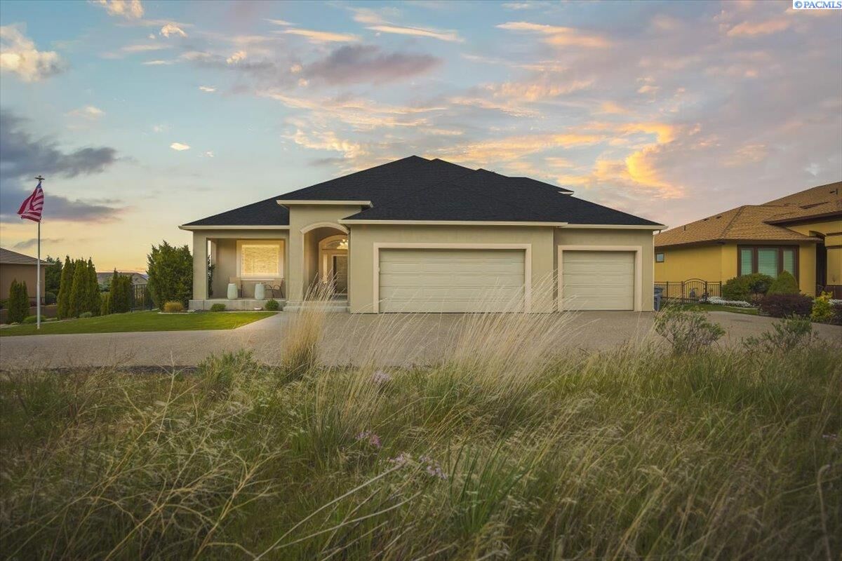 Property Photo: 1257 Plateau Dr WA 99352