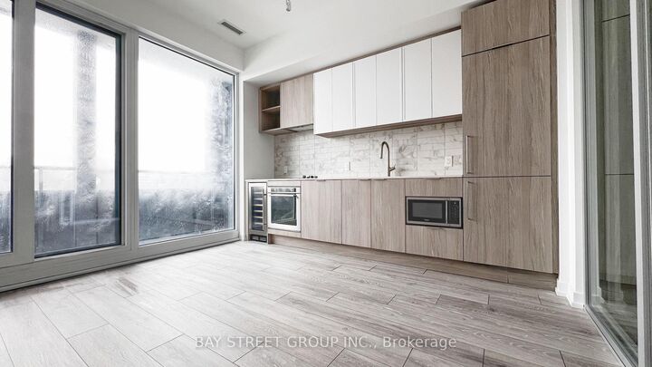 Property Photo: 2020 Bathurst Street 821 ON M5P 0A6