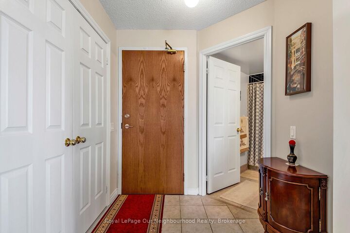 Property Photo: 1720 Eglinton Avenue E 813 ON M4A 2X8