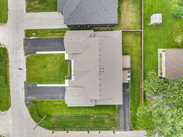 Property Photo: 44 Topham Boulevard ON L3C 3G2