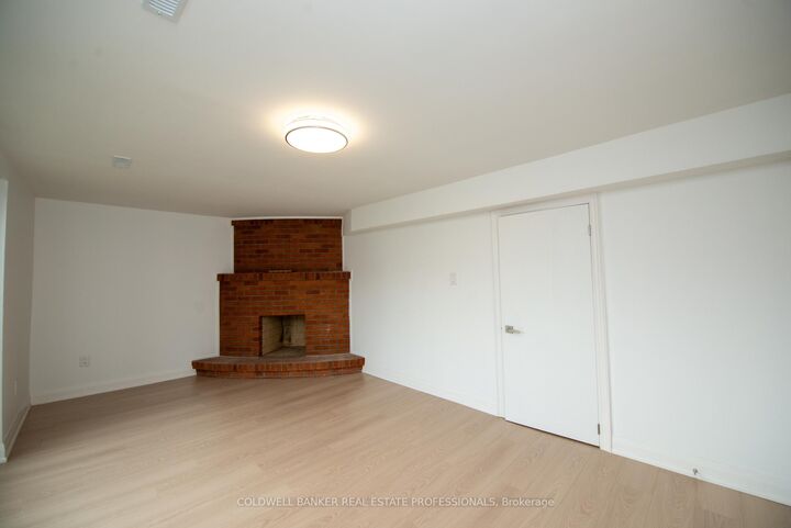 Property Photo: 8 Nootka Crescent Lower ON M2H 2X6