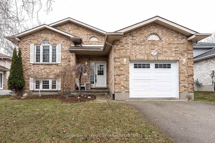 27 McQueen Court — photo 1