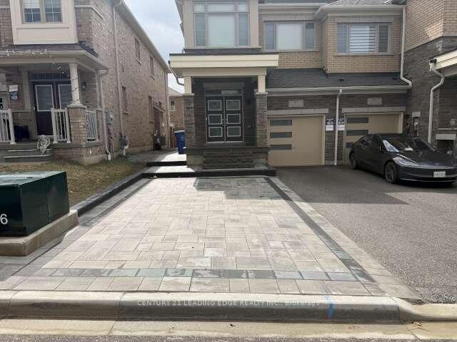 Photo de la propriété:  57 Markview Road  ON L4A 4W1 