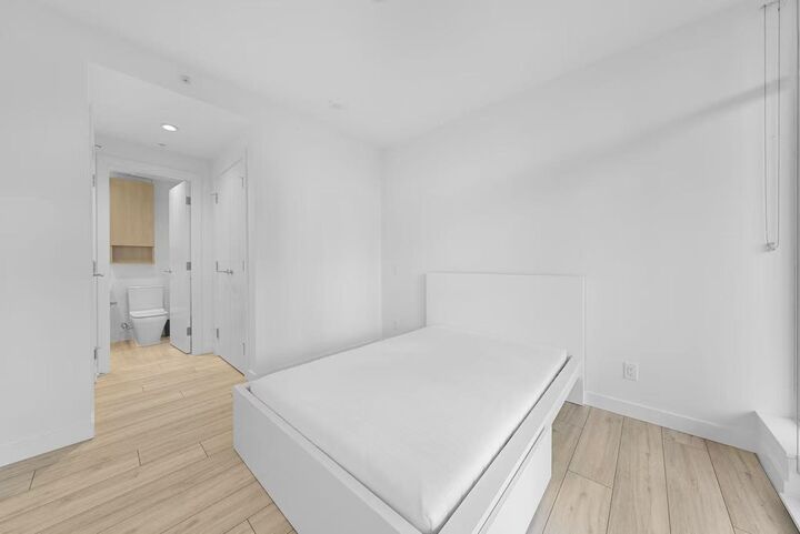 Property Photo:  6080 McKay Ave The 4th Floor  BC V5H 0J4 