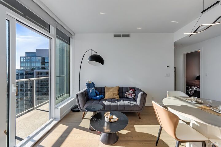 Property Photo: 6000 McKay Avenue 4709 BC V5H 0K2