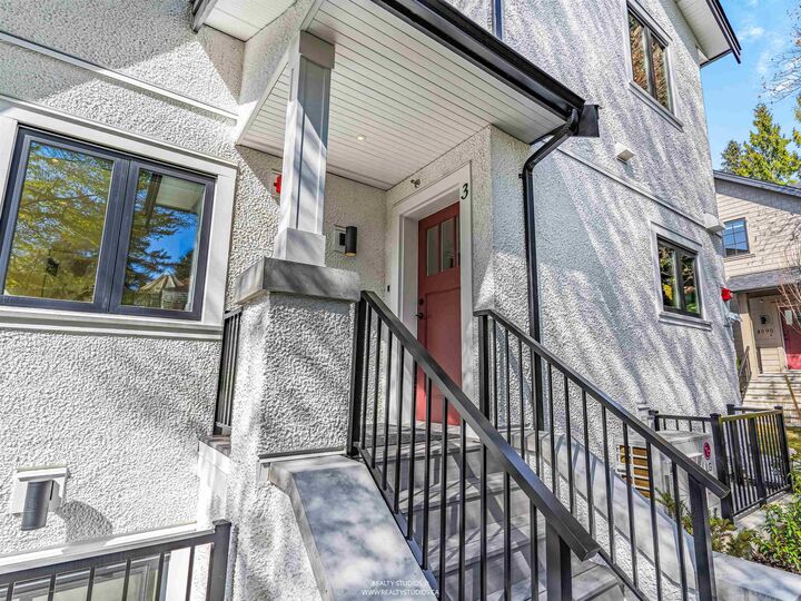 Property Photo: 4088 Maple Crescent 3 BC V6J 4B2