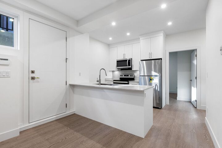 Property Photo:  2644 Chesterfield Avenue  BC V7N 3M2 