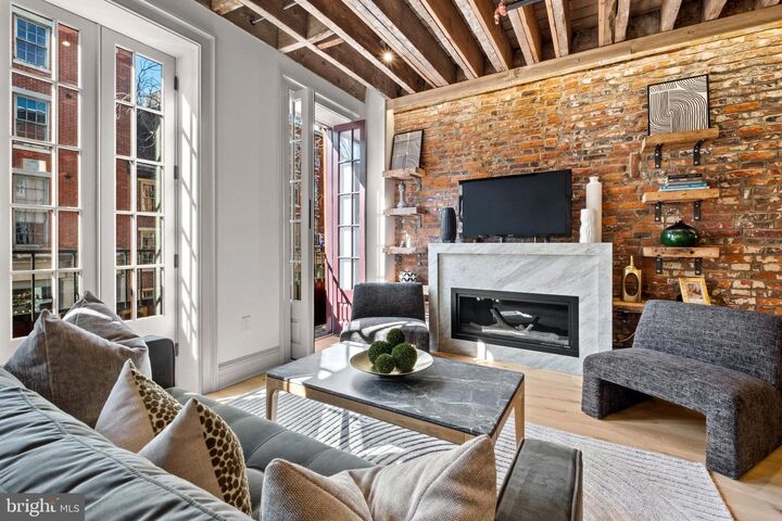 Property Photo:  151 N 3rd Street 2  PA 19106 