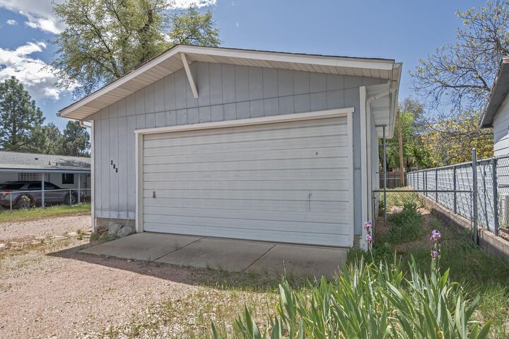 Property Photo:  411 W Bridle Path Lane  AZ 85541 