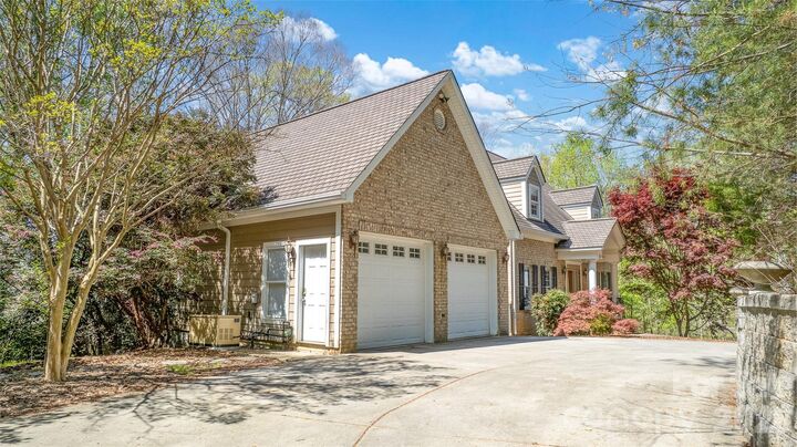 Property Photo:  464 Laurel Cove Road  NC 28677 