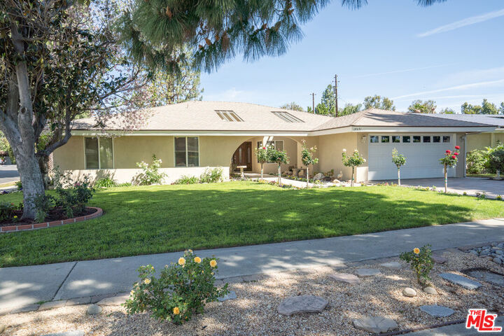 Property Photo: 18631 Superior St CA 91324