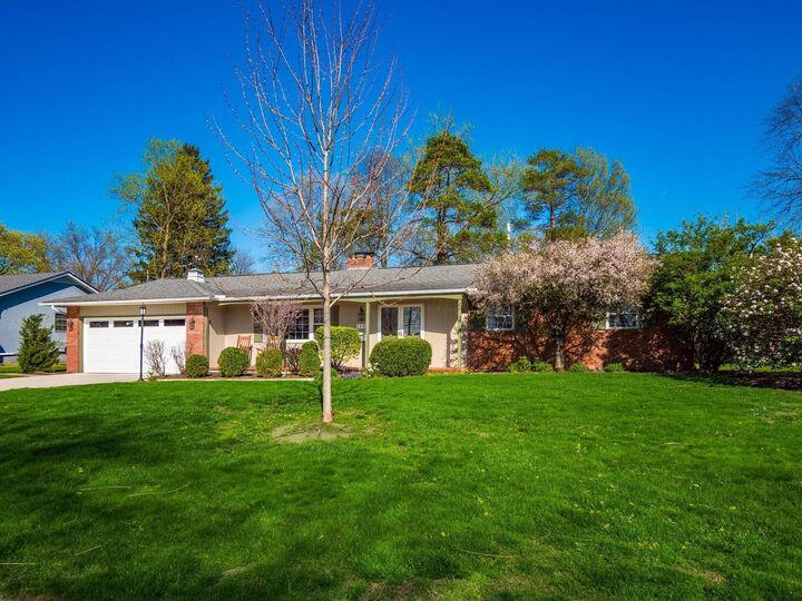 Property Photo: 1490 Pemberton Drive OH 43221