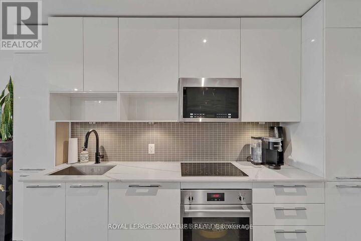 Property Photo:  501 Adelaide Street West 804  ON M5V 0R3 