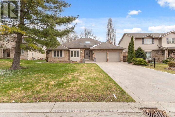 Photo de la propriété:  144 Jennifer Crescent  ON N5X 3K7 