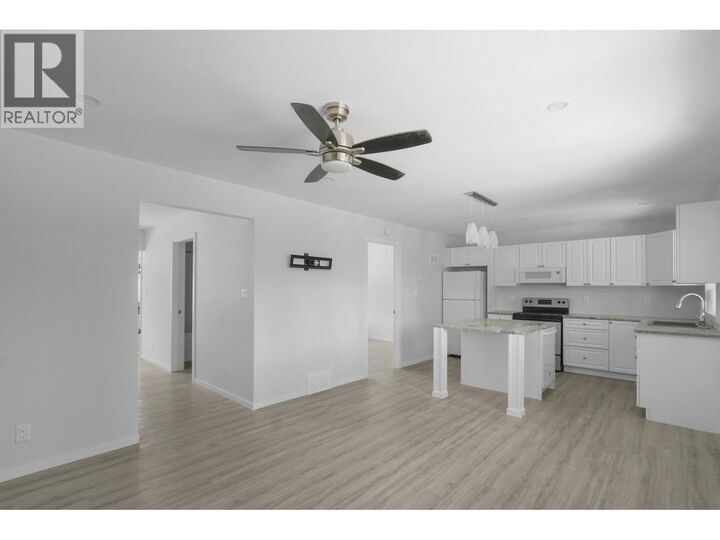 Photo de la propriété:  15 Gannet Crescent  BC V8C 1P4 