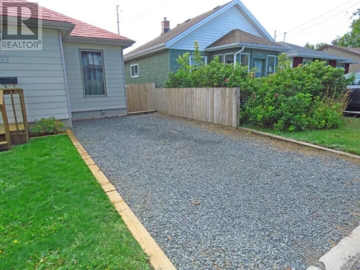 Photo de la propriété:  77 Prospect Ave  ON P7A 5L1 