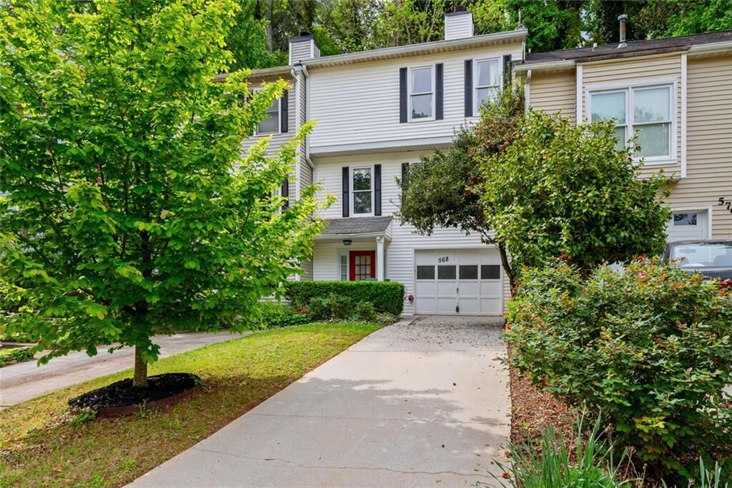 Property Photo: 568 Stratford Green GA 30002