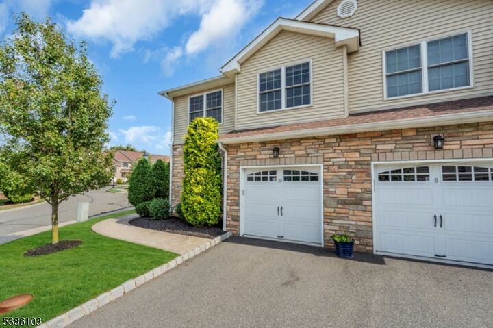 Property Photo: 10 Harvey Ct NJ 07066