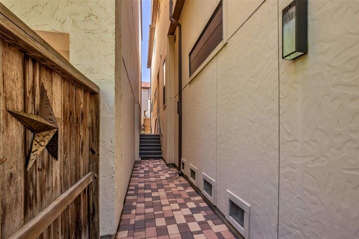 Property Photo: 1819 W 24th Street TX 77008